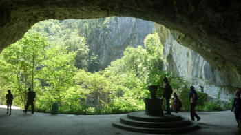 Een mooie uitgang van een grot