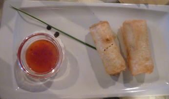 Lekkere springrolls bij Restorant Ivo (de vork had ik er zelf ingeprikt)